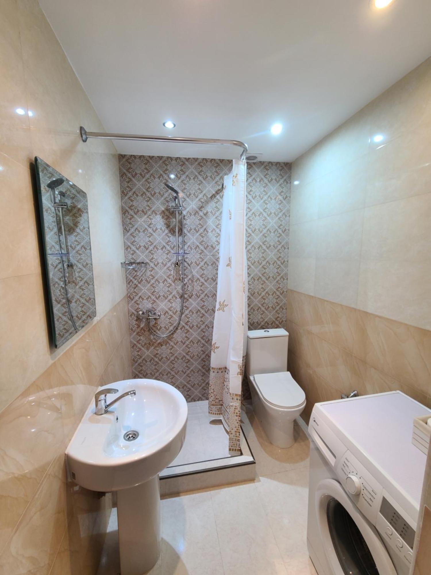 דירות יירבאן Flat With Balcony On Cascade מראה חיצוני תמונה