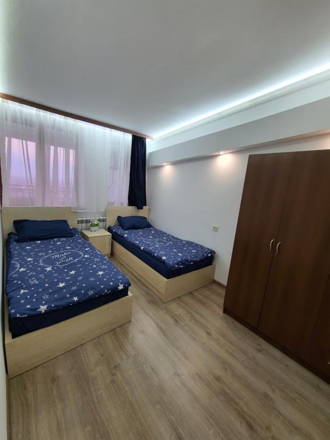 דירות יירבאן Flat With Balcony On Cascade מראה חיצוני תמונה